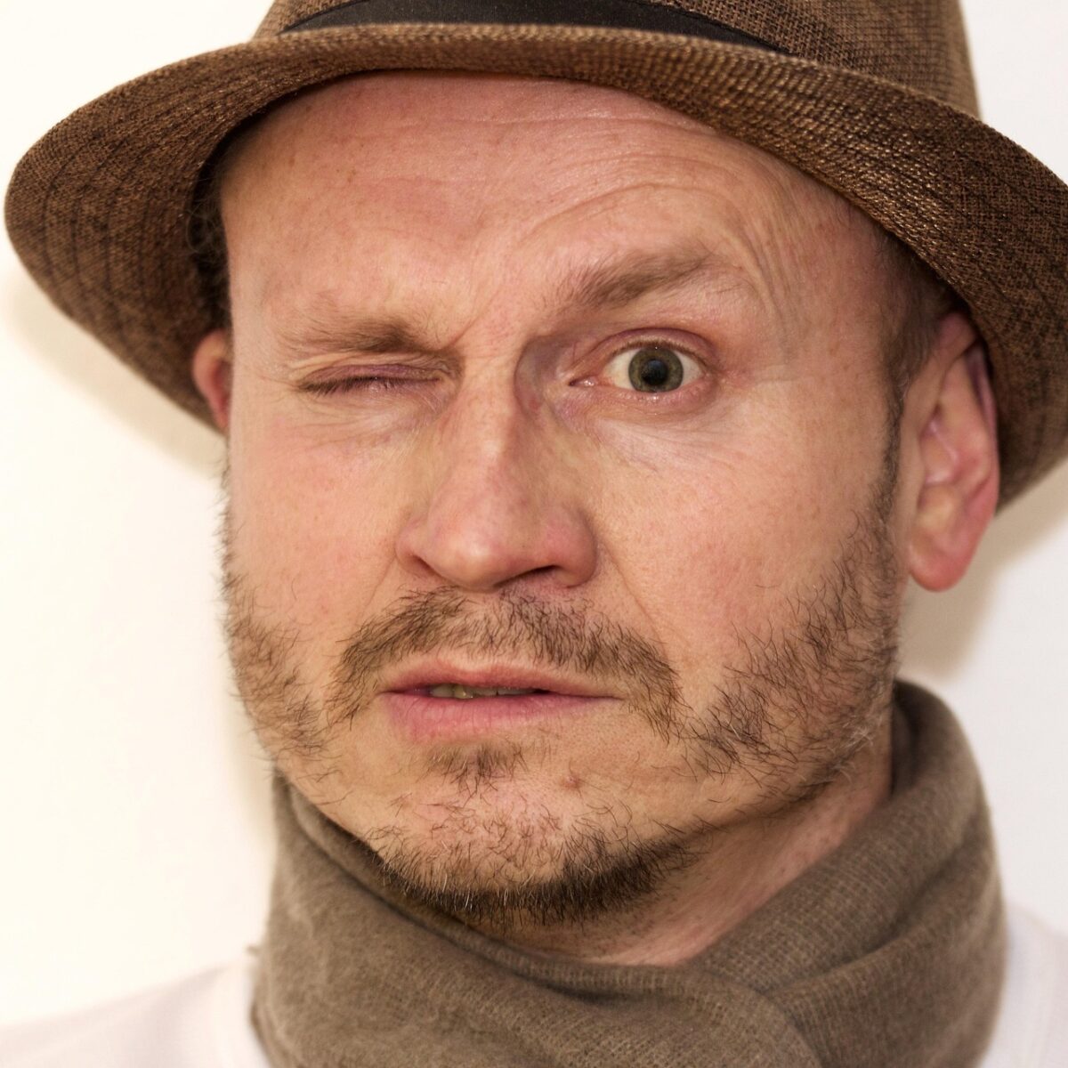 Arne er skribent og anmelder